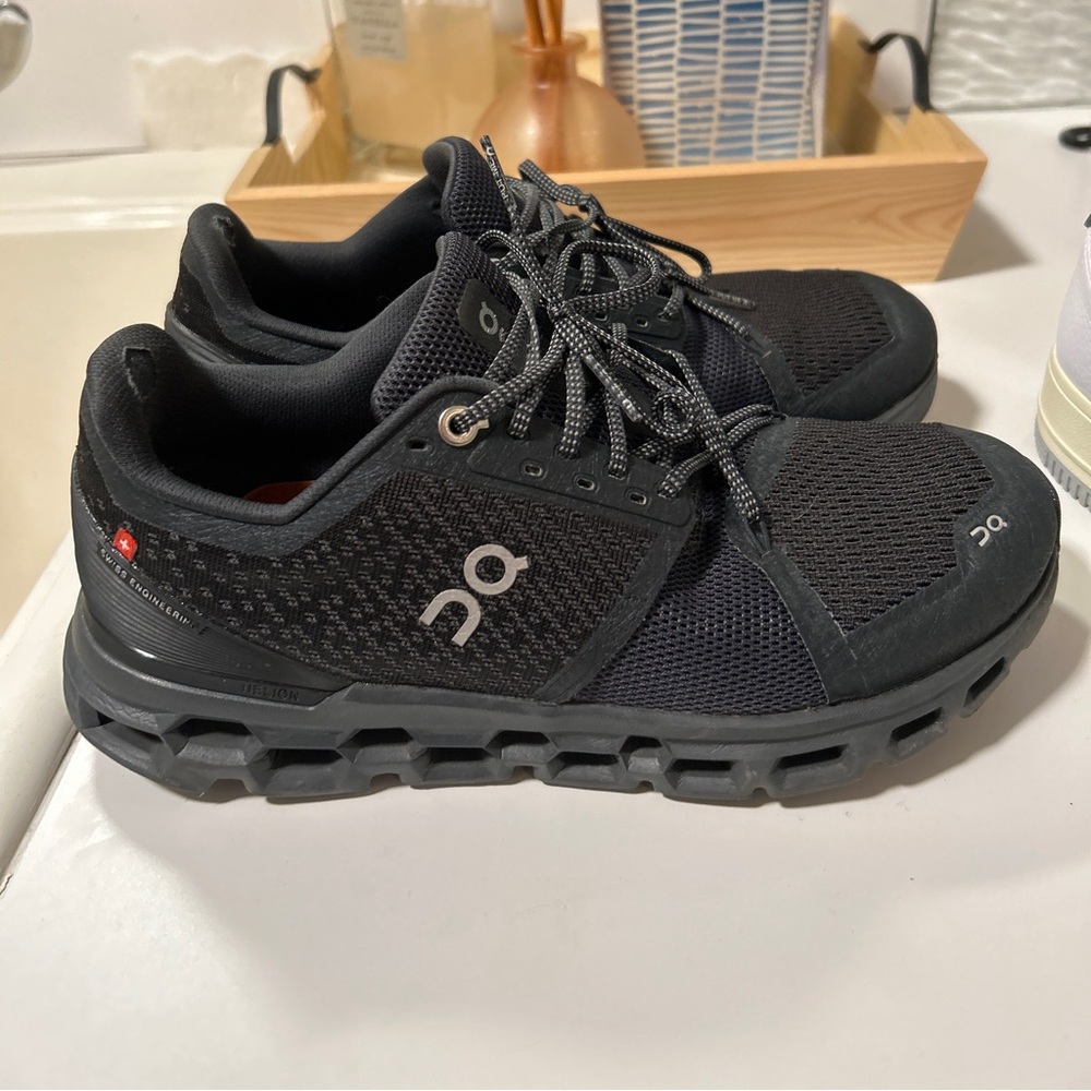 On cloud, cross training shoe